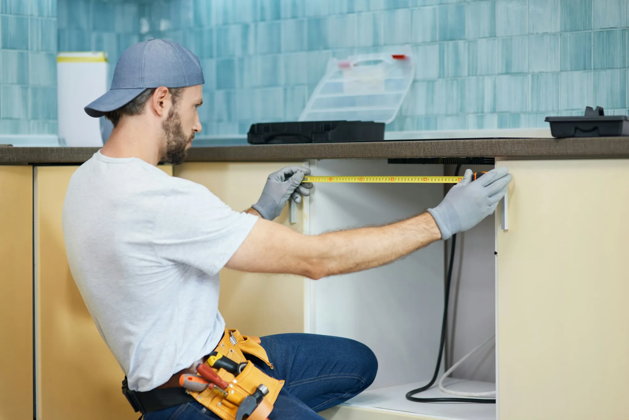 Mini Plumber Work Plumbing Work 50+ Plumber At Work Man Installing New Toilet Stock